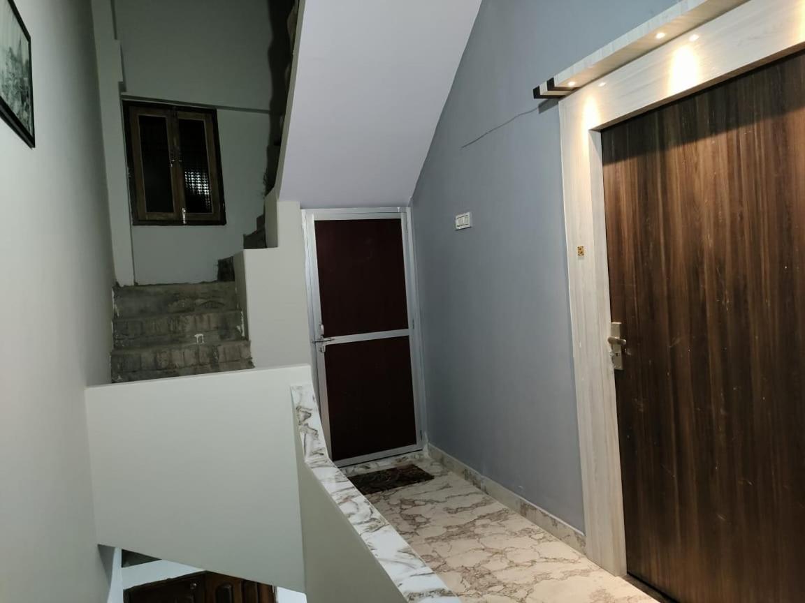 Apartament Banarasiya Waranasi Zewnętrze zdjęcie