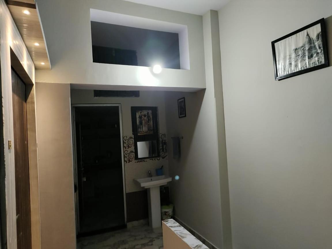 Apartament Banarasiya Waranasi Zewnętrze zdjęcie