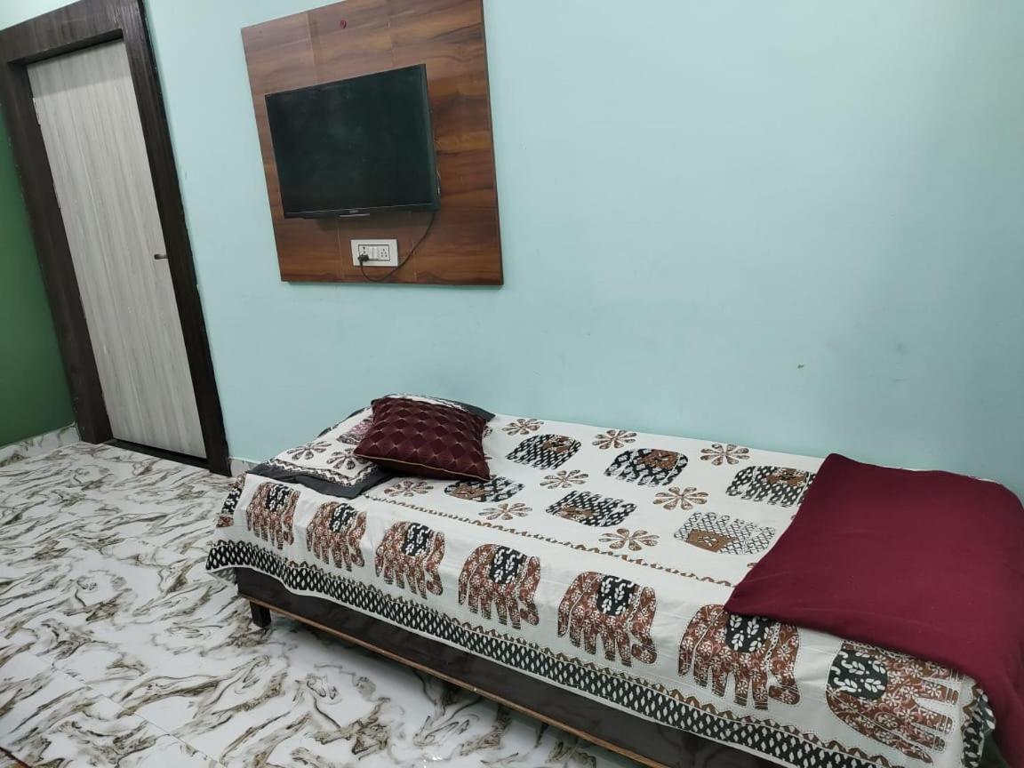 Apartament Banarasiya Waranasi Zewnętrze zdjęcie