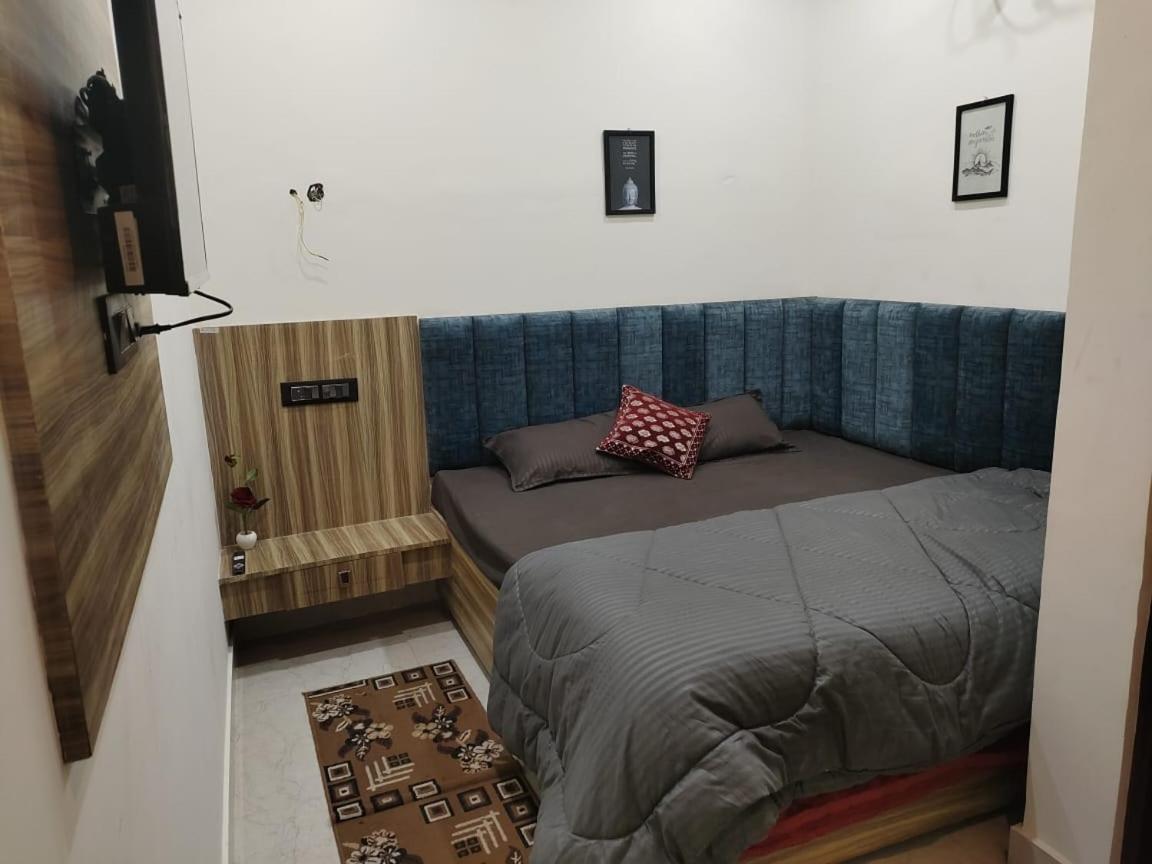 Apartament Banarasiya Waranasi Zewnętrze zdjęcie
